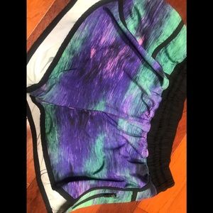 Lululemon tracker shorts size 8 VGUC Rio nights